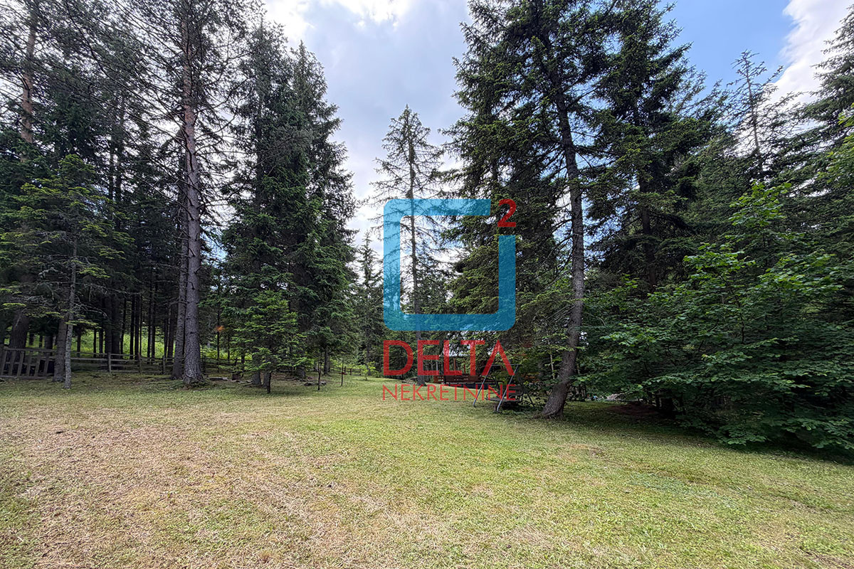 Vikendica na parceli 2.005 m2 / Nišići 21