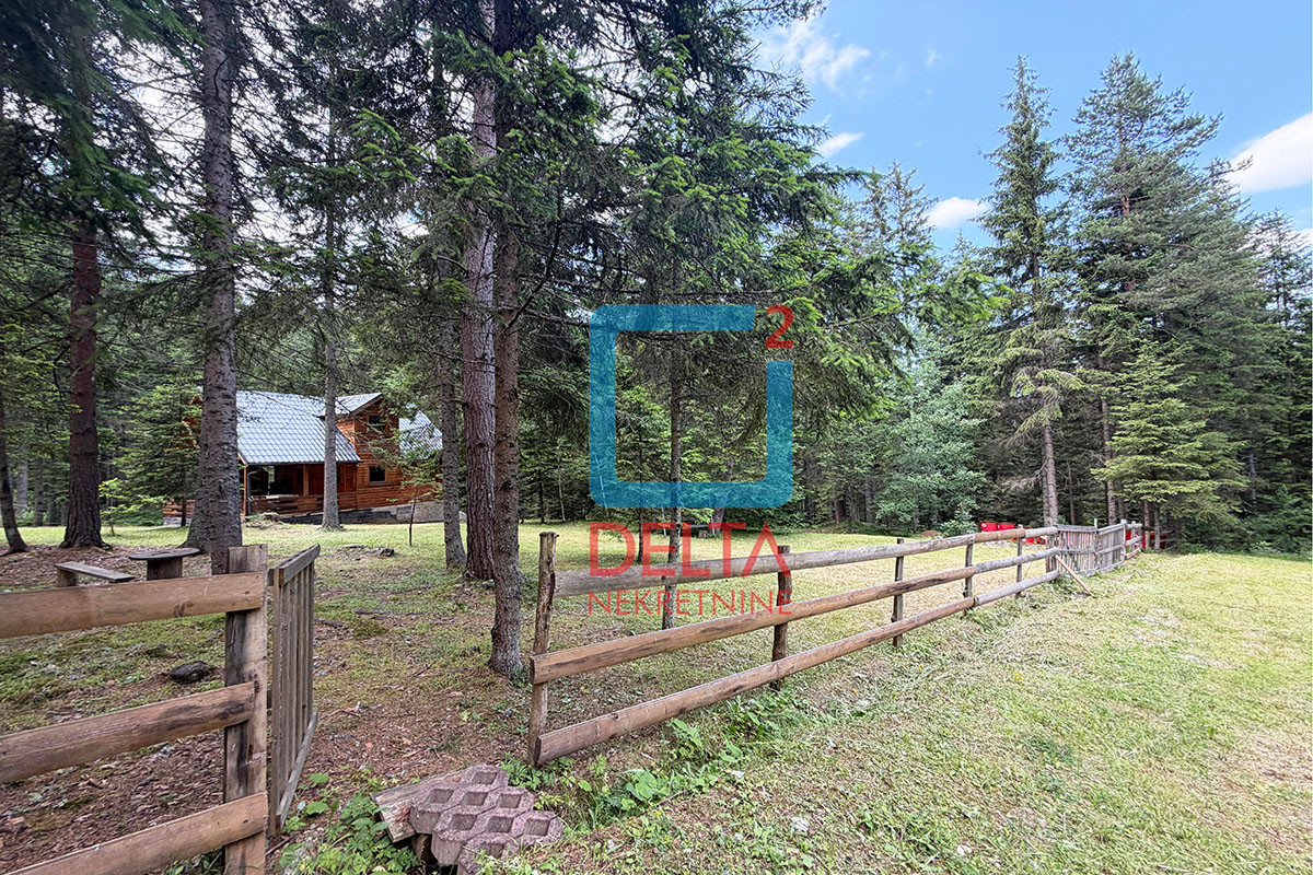 Vikendica na parceli 2.005 m2 / Nišići 23