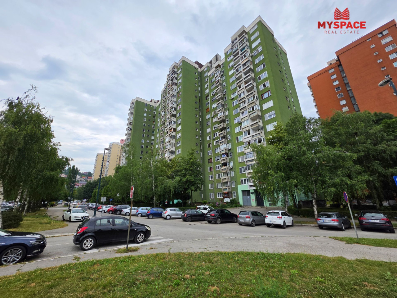 MY SPACE/ Stan/ Alipasino polje / RENOVIRAN/ NAMJESTEN/ 39 m2