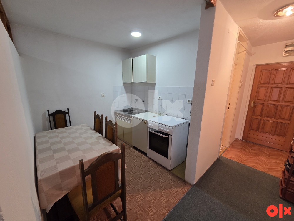 Stanovi i apartmani Zenica kod biroa 30 kvadrata 6