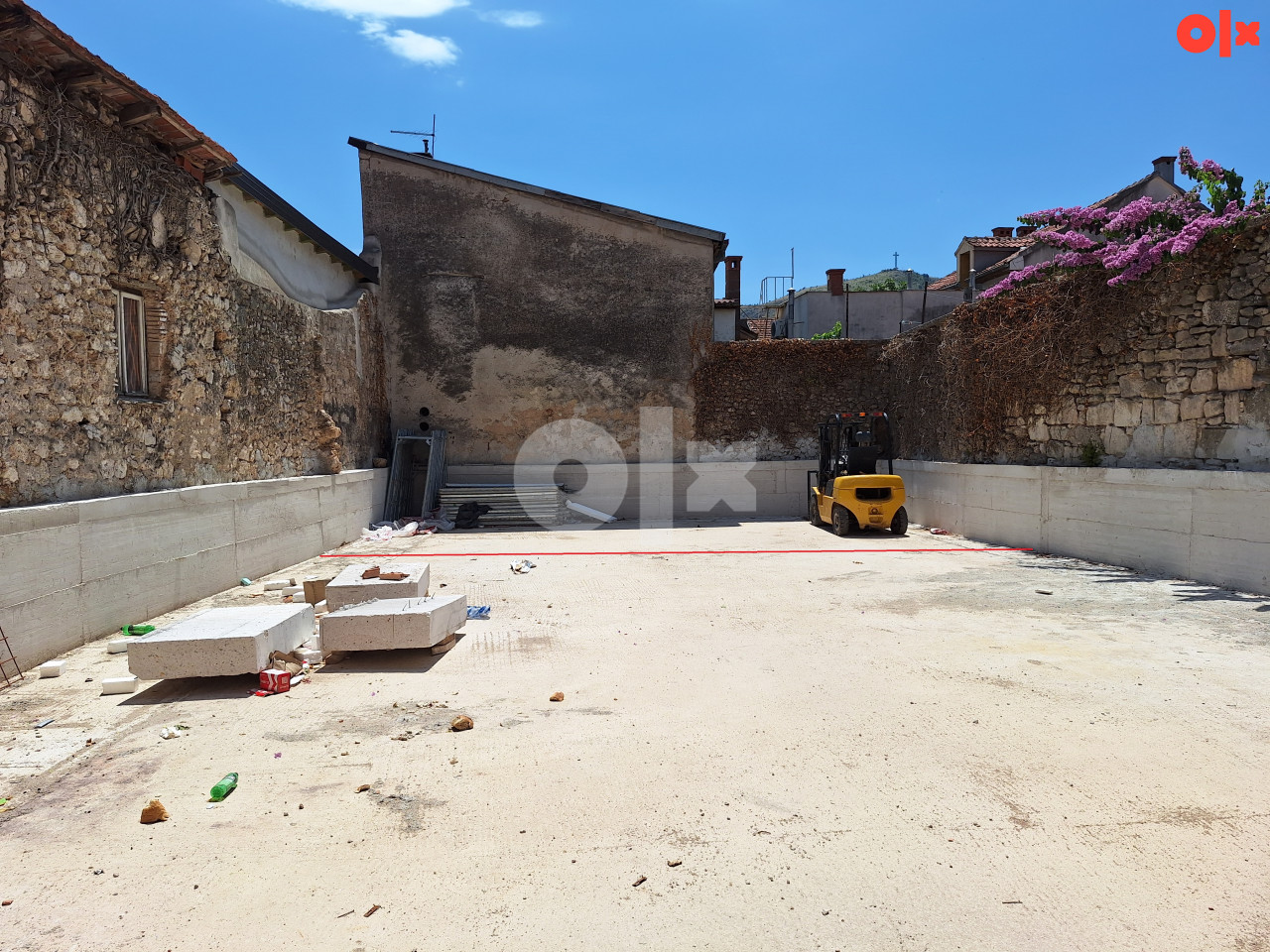 Izdajem 3 vanjska parking mjesta Mostar 3