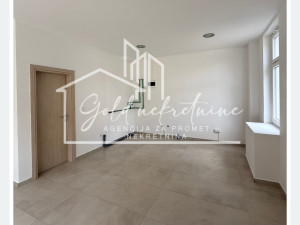 We are renting a new commercial space on the ground floor, 26m2, Center photo 4