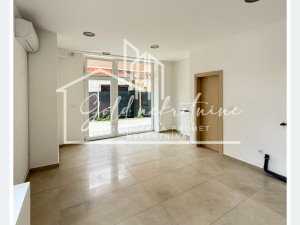We are renting a new commercial space on the ground floor, 26m2, Center photo 5