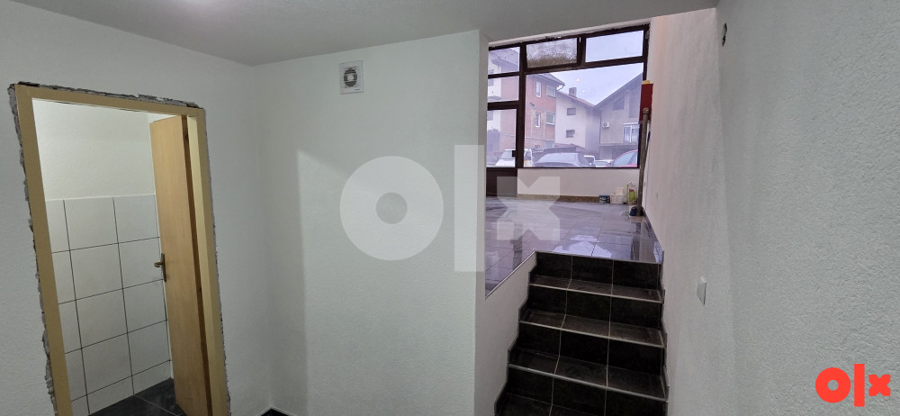 Poslovni prostor Živinice 30m2 centar grada **061412226 7