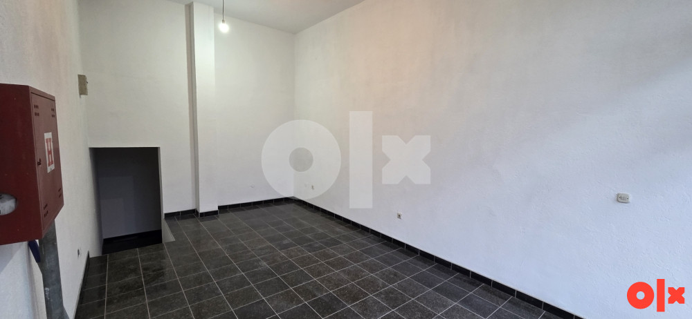 Poslovni prostor Živinice 30m2 centar grada **061412226 4