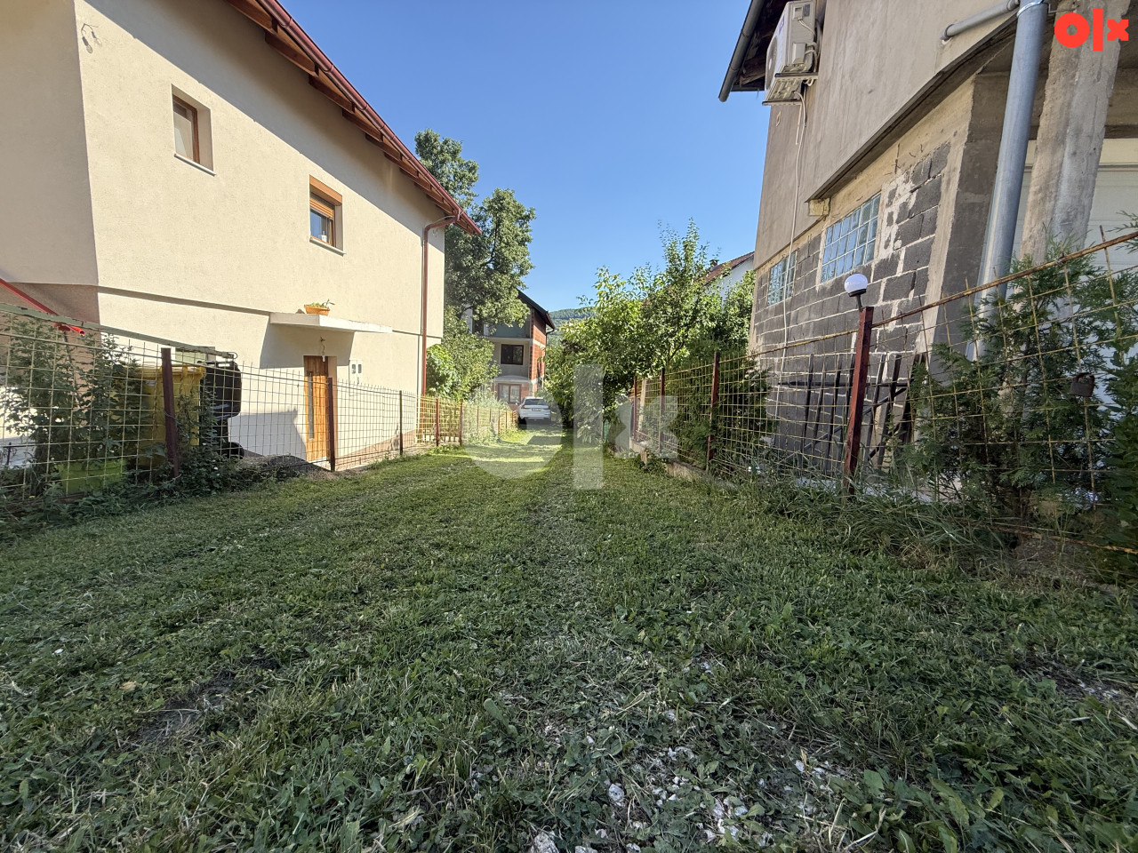 Prostrana porodična kuća sa okućnicom Hotonj 4