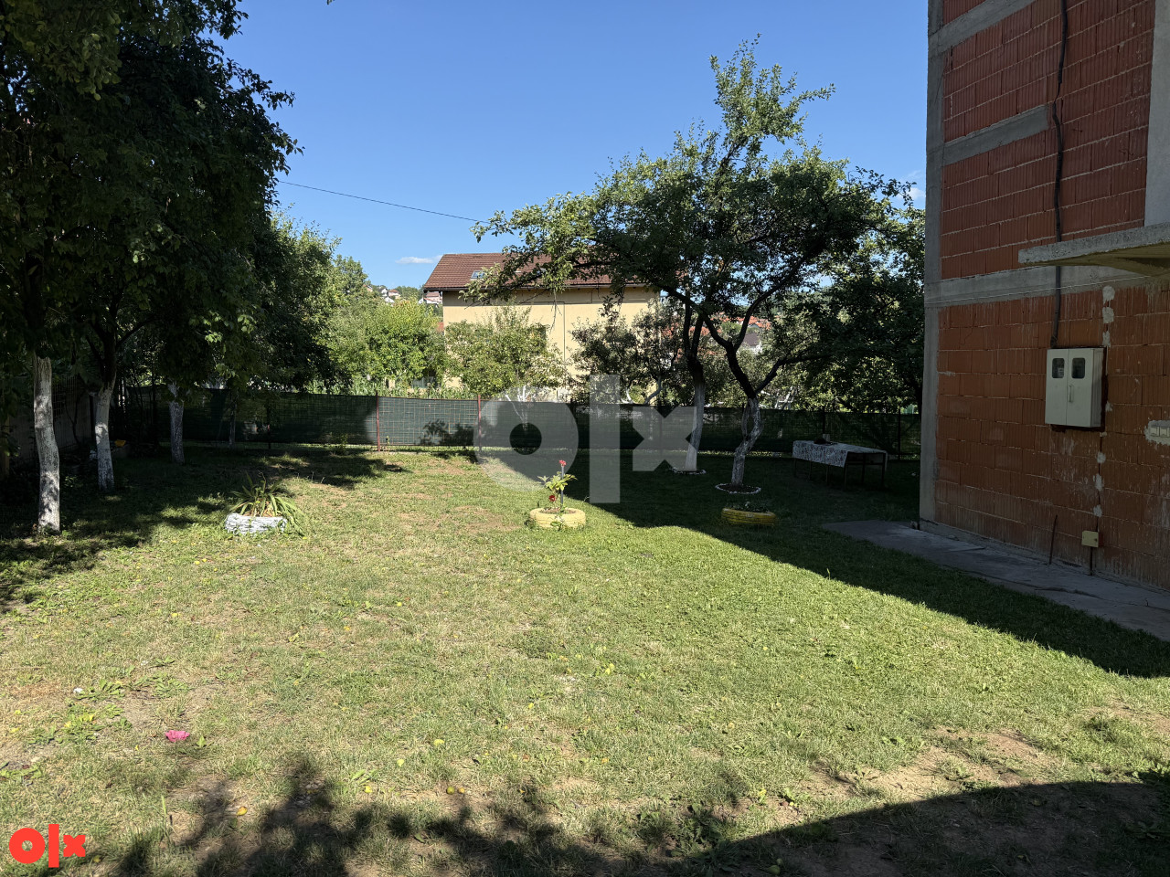 Prostrana porodična kuća sa okućnicom Hotonj 5