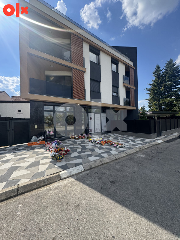 Iznajmljujem Poslovni Prostor 29m2 Banja Luka Lesnina Parking 2