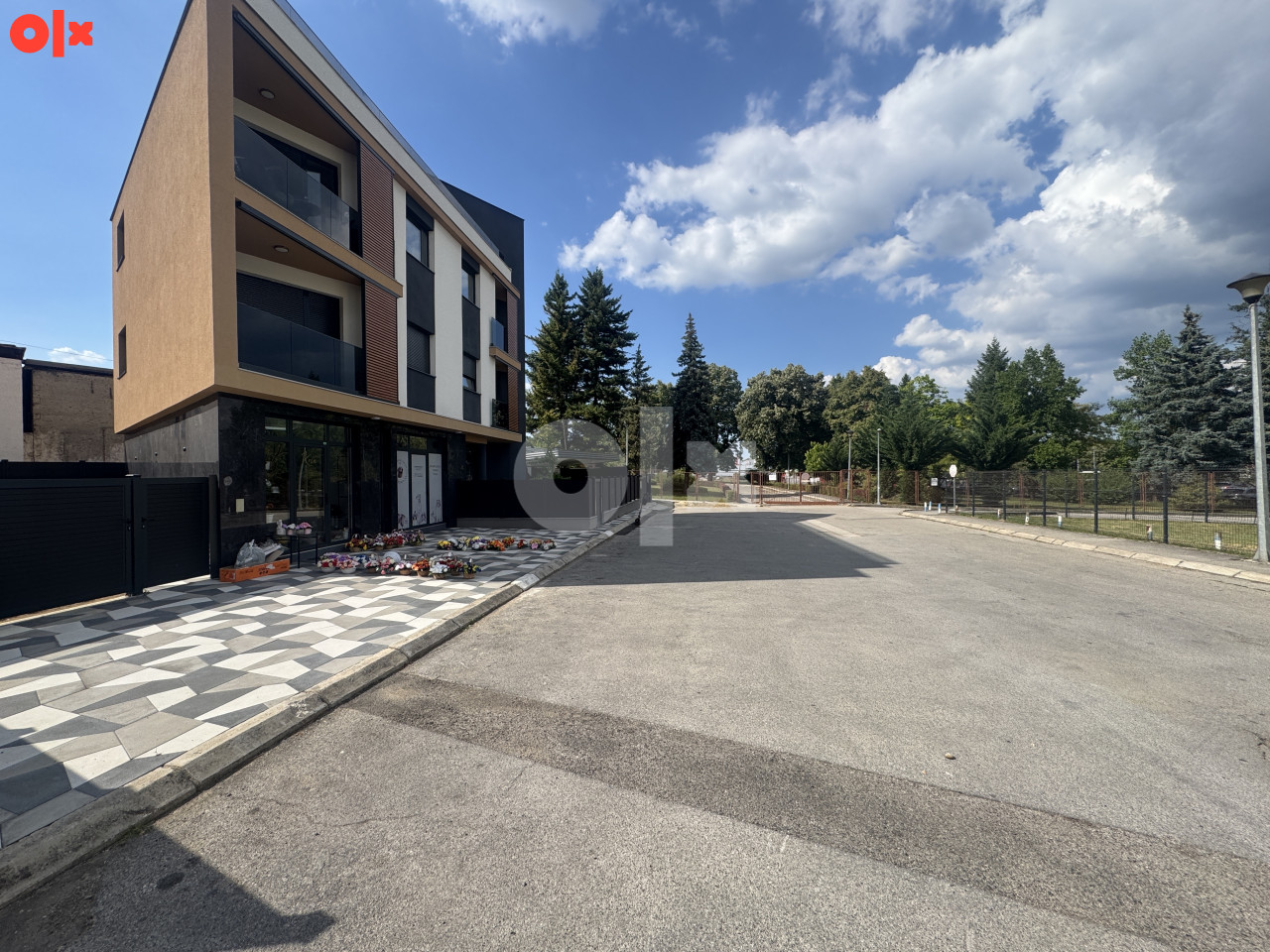 Iznajmljujem Poslovni Prostor 29m2 Banja Luka Lesnina Parking 5