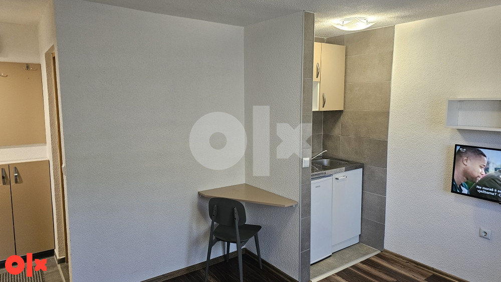 Izdaje se GARSONJERA namjestena  21m2 TUŠANJ. 450m od OMEGE 2