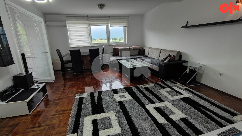 Dobrinja C5 četvorosoban dvoetažni stan 112m2 2
