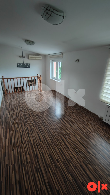 Dobrinja C5 četvorosoban dvoetažni stan 112m2 22