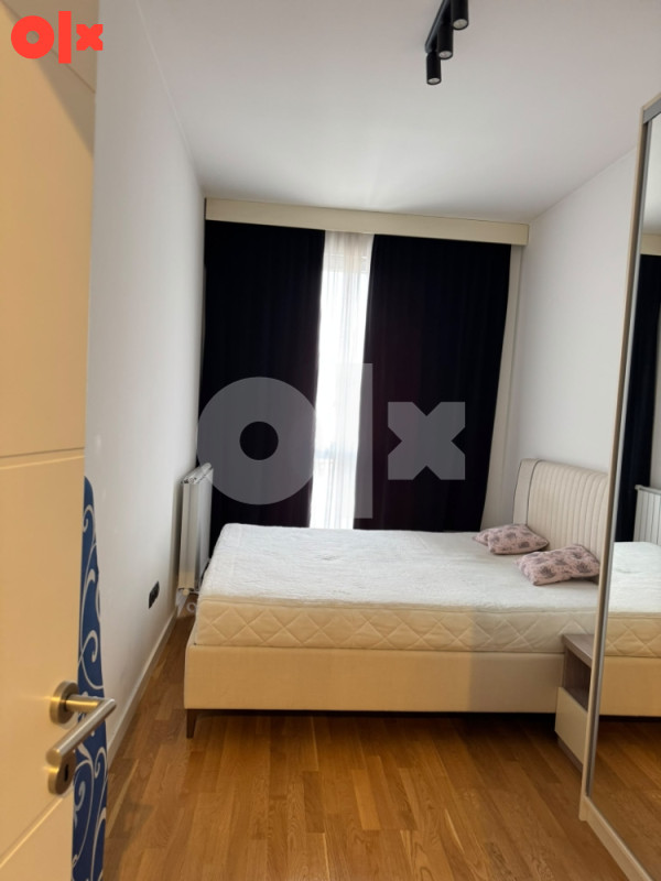 PRODAJE SE  NAMJEŠTEN TROSOBAN STAN  BULEVAR PREMIUM C LAMELA 6