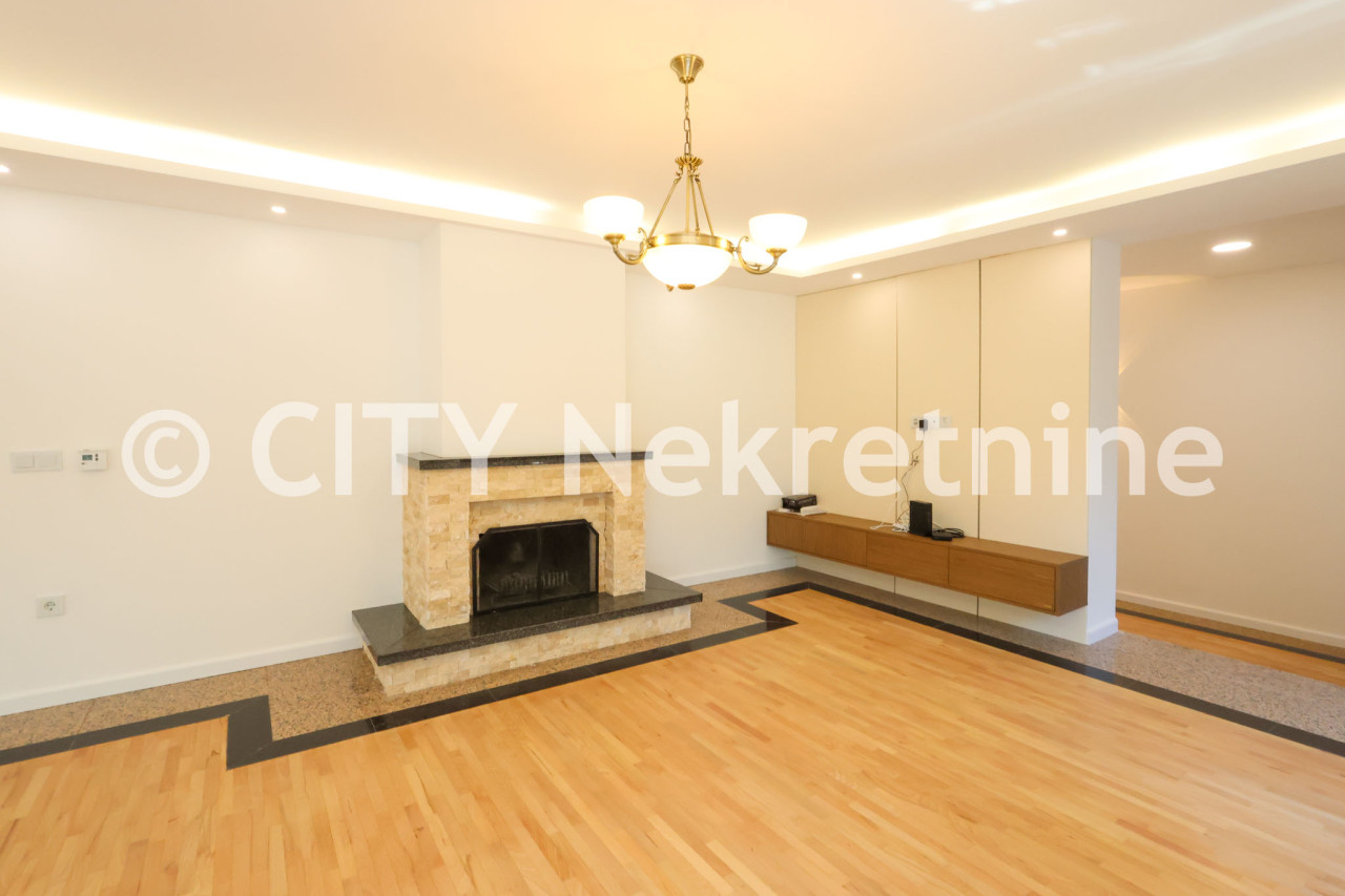 Kuća sa dvorištem i garažom - Stari Grad - 250 m2 3