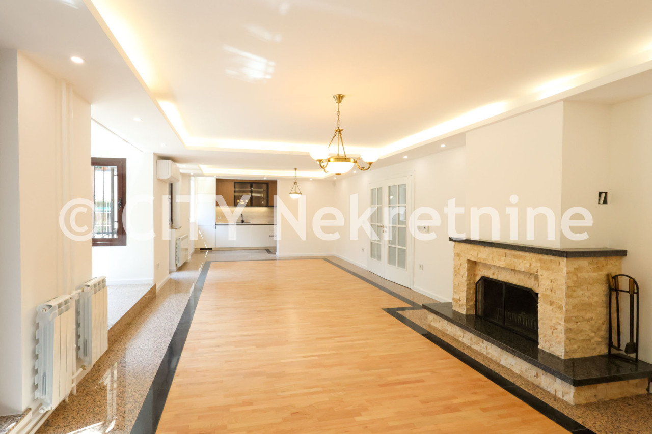 Kuća sa dvorištem i garažom - Stari Grad - 250 m2 4