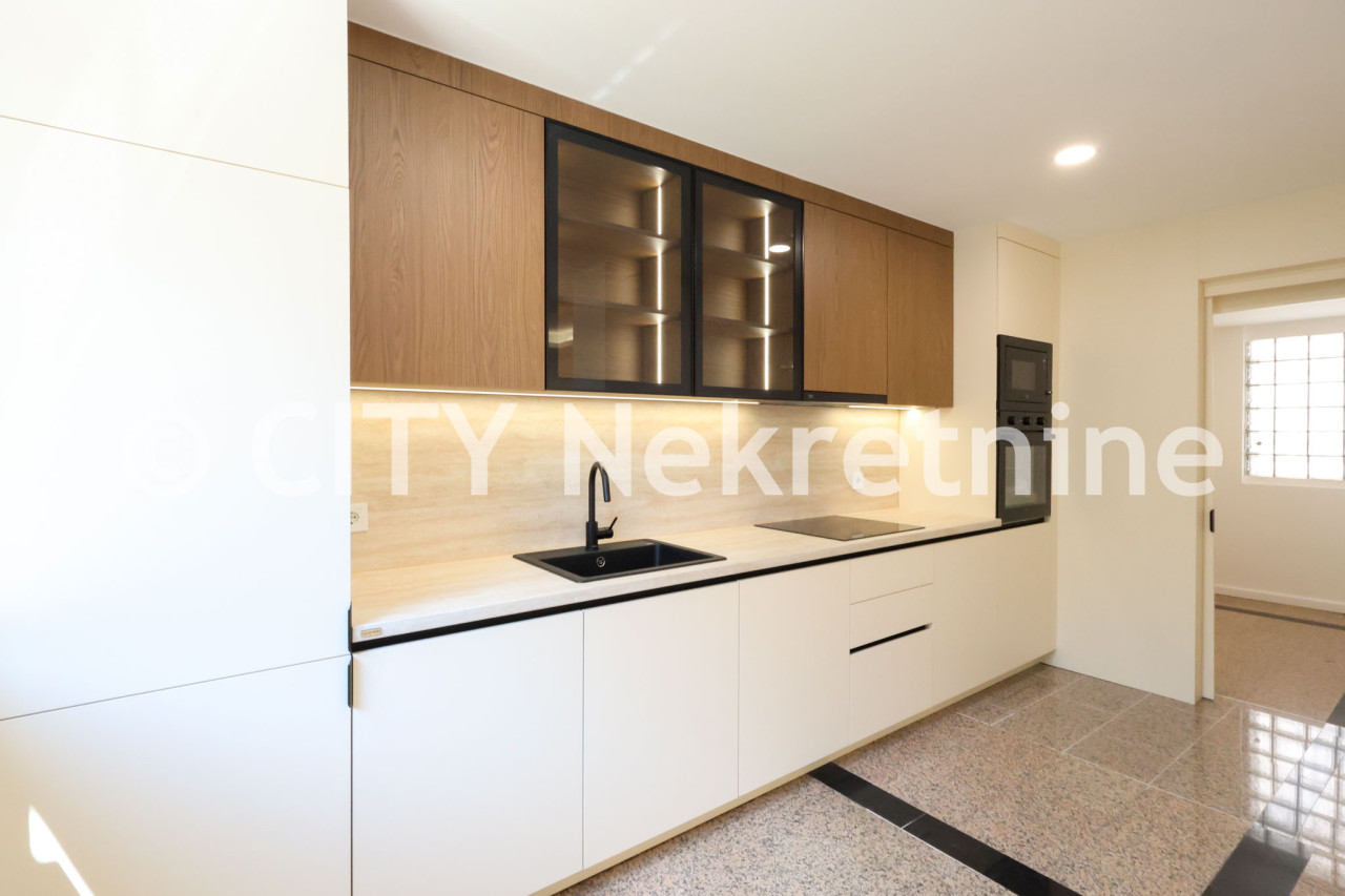 Kuća sa dvorištem i garažom - Stari Grad - 250 m2 6