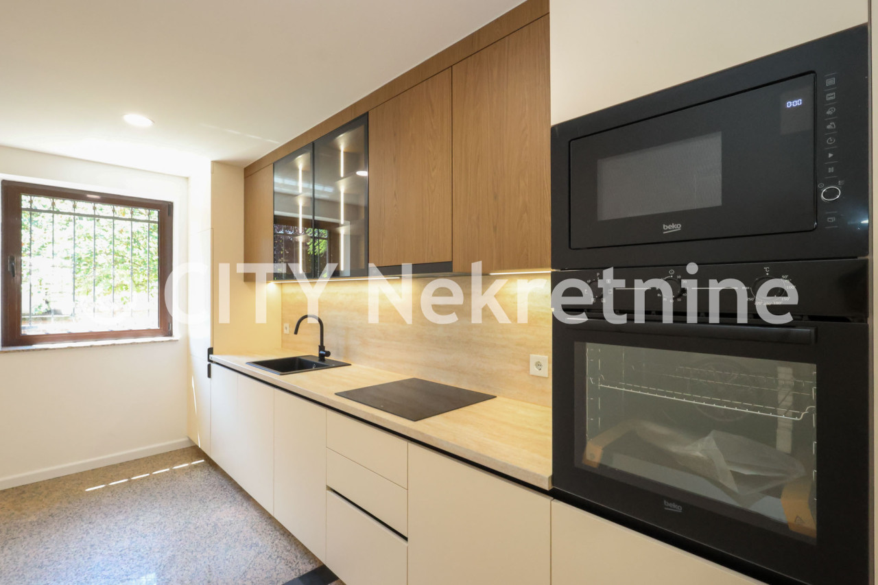 Kuća sa dvorištem i garažom - Stari Grad - 250 m2 7