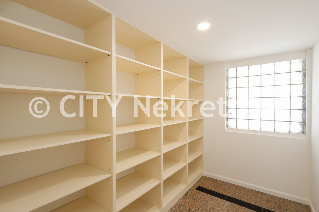 Kuća sa dvorištem i garažom - Stari Grad - 250 m2 8