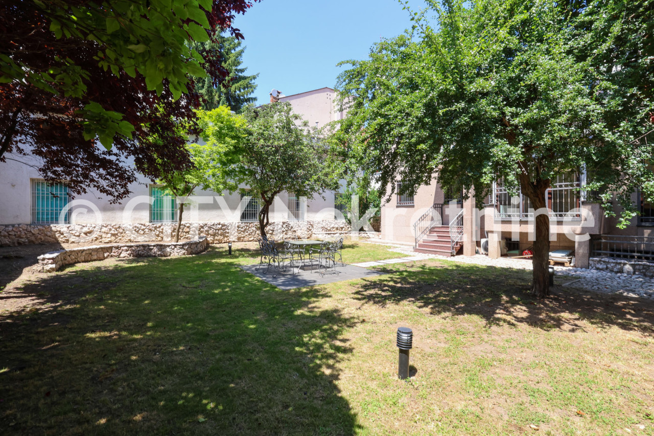 Kuća sa dvorištem i garažom - Stari Grad - 250 m2 11