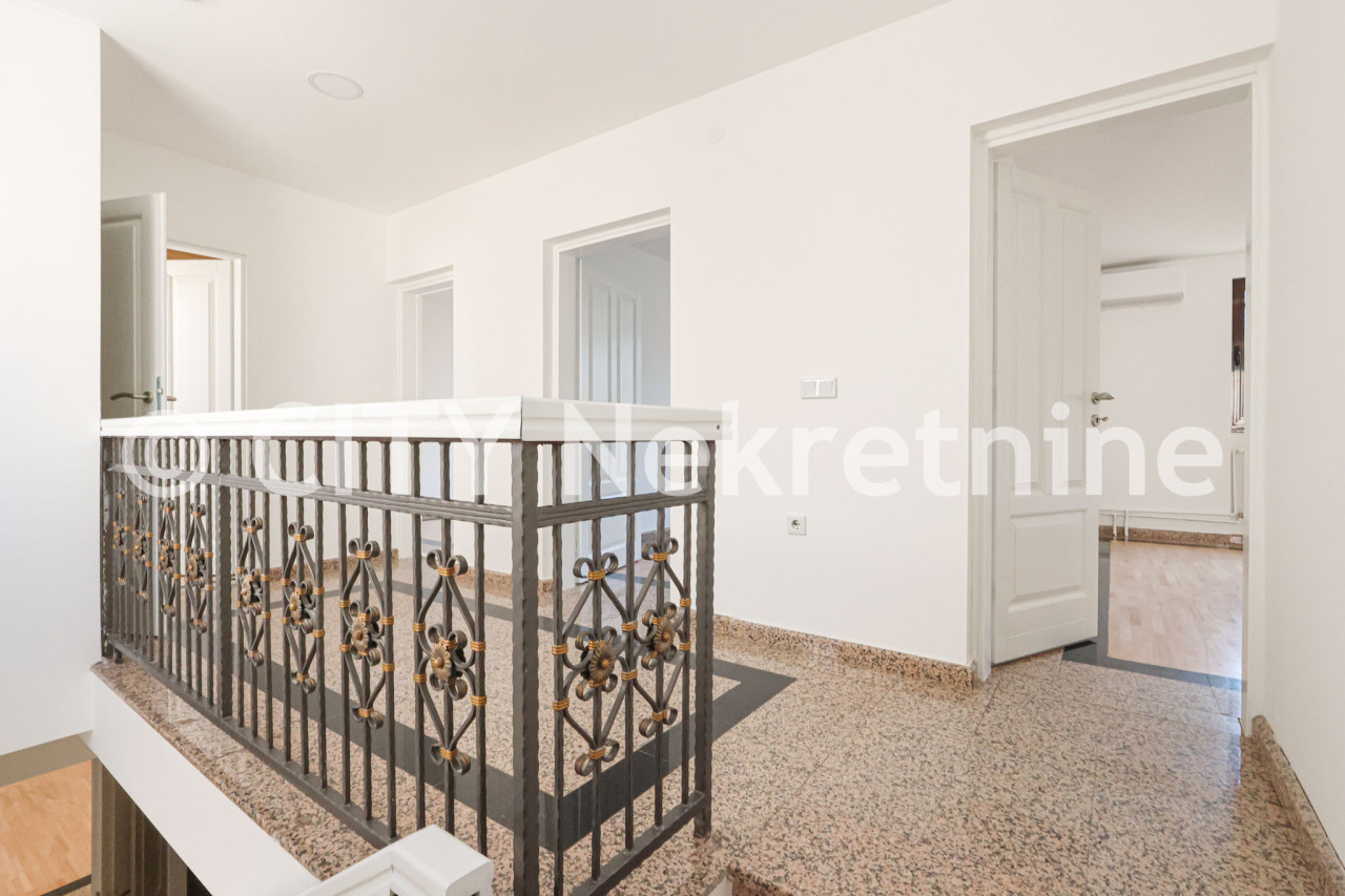 Kuća sa dvorištem i garažom - Stari Grad - 250 m2 12