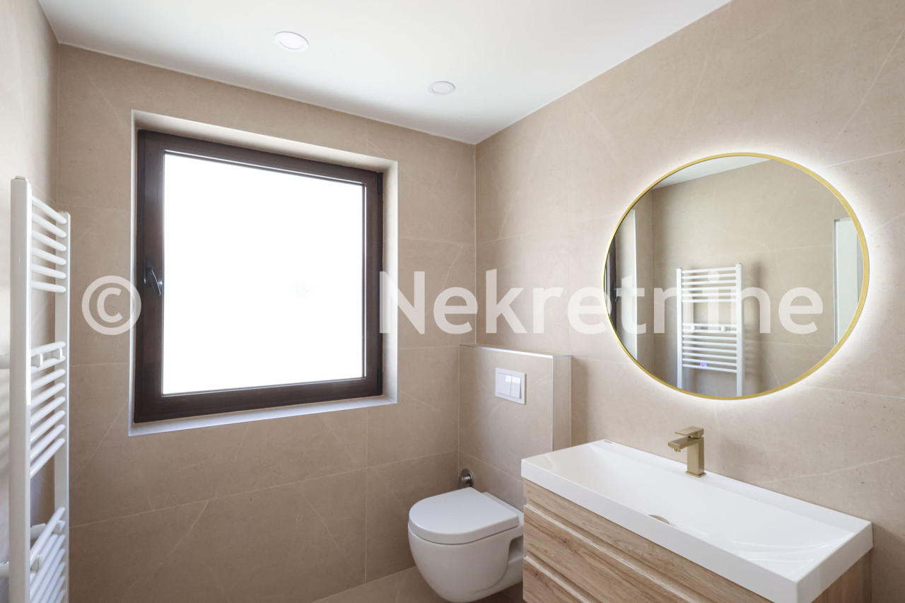 Kuća sa dvorištem i garažom - Stari Grad - 250 m2 21
