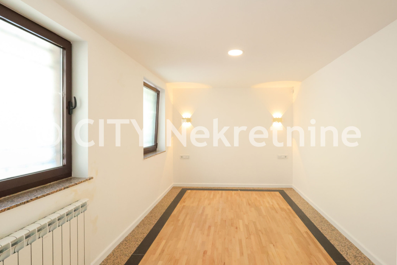 Kuća sa dvorištem i garažom - Stari Grad - 250 m2 22