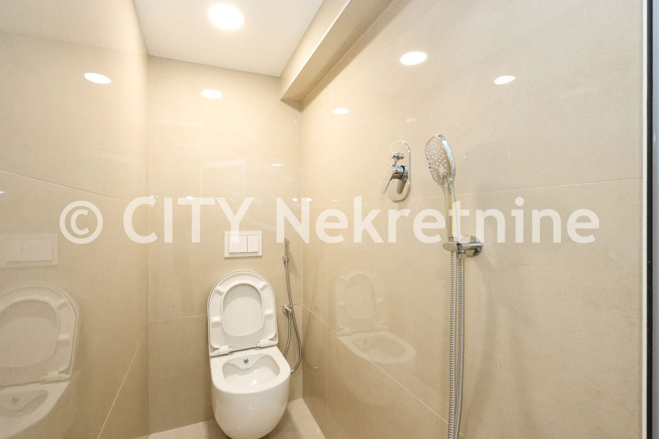 Kuća sa dvorištem i garažom - Stari Grad - 250 m2 28