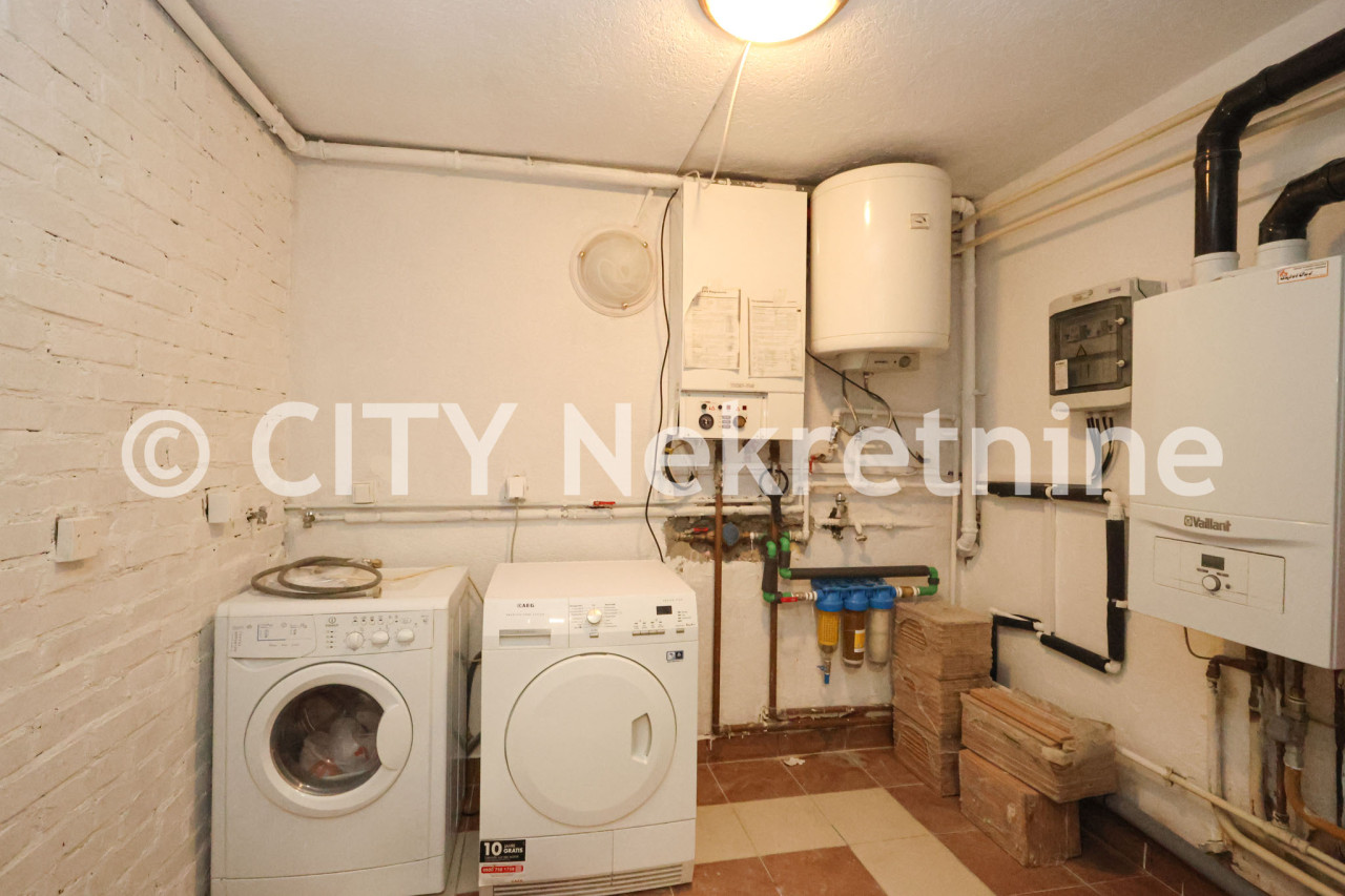 Kuća sa dvorištem i garažom - Stari Grad - 250 m2 29
