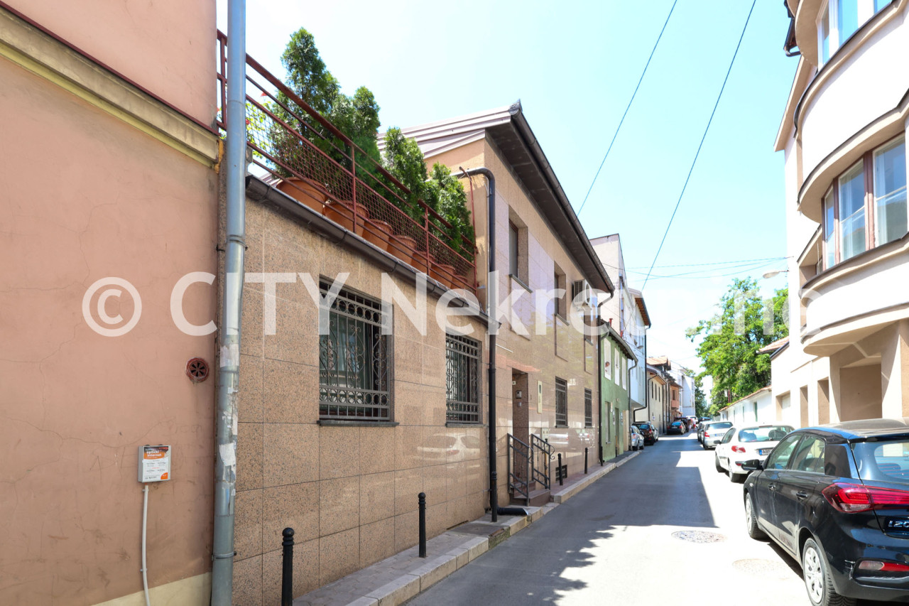 Kuća sa dvorištem i garažom - Stari Grad - 250 m2 33