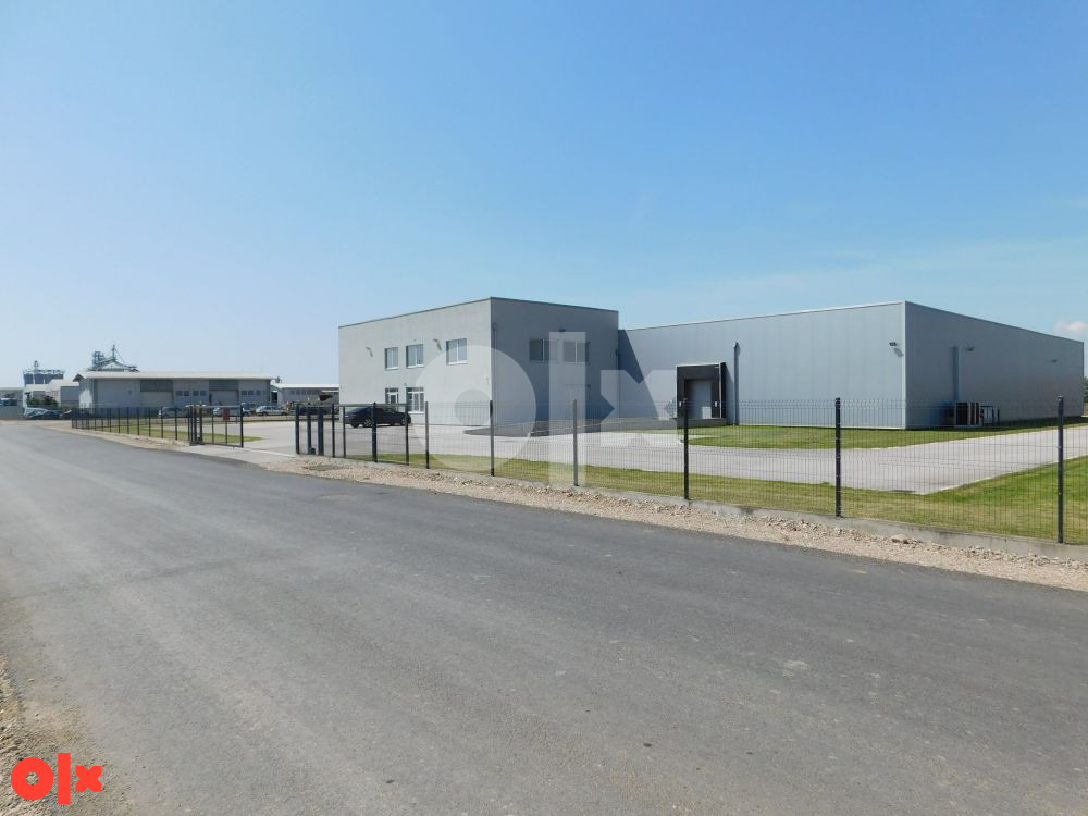 HALA- 2298m2 na placu površine 7880m2 - NOVA TOPOLA 4