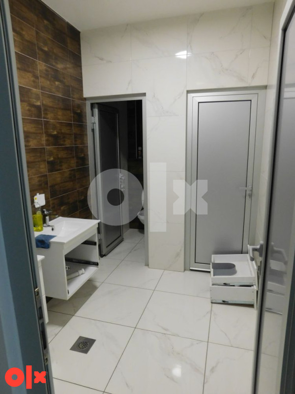 HALA- 2298m2 na placu površine 7880m2 - NOVA TOPOLA 11