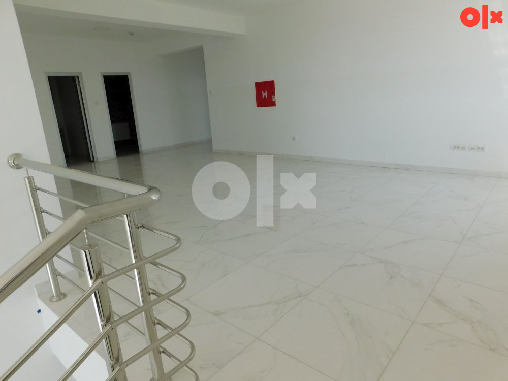 HALA- 2298m2 na placu površine 7880m2 - NOVA TOPOLA 12