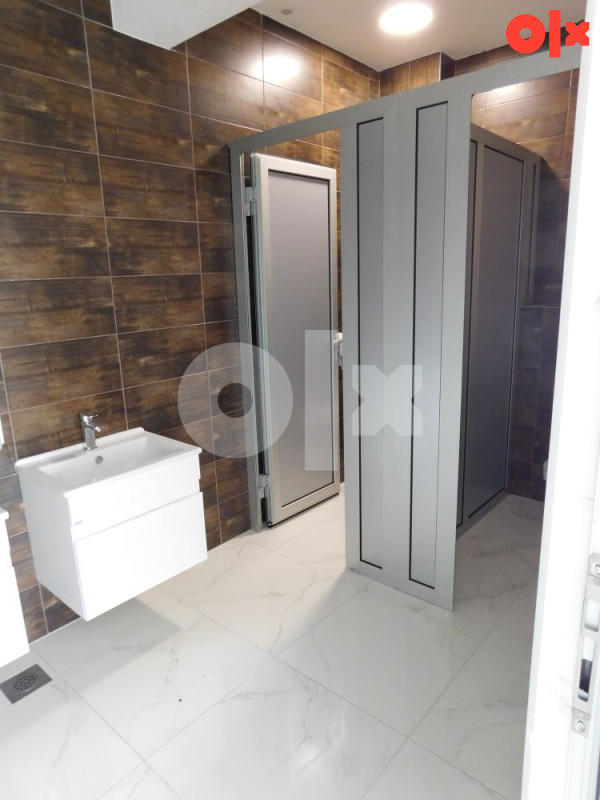 HALA- 2298m2 na placu površine 7880m2 - NOVA TOPOLA 13