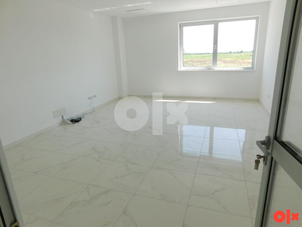 HALA- 2298m2 na placu površine 7880m2 - NOVA TOPOLA 16