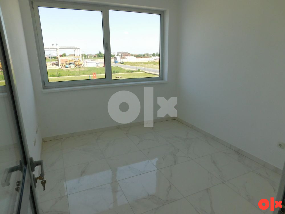 HALA- 2298m2 na placu površine 7880m2 - NOVA TOPOLA 19