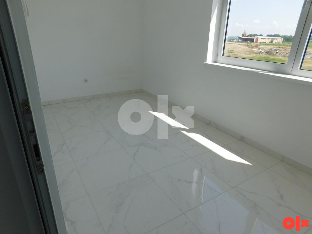 HALA- 2298m2 na placu površine 7880m2 - NOVA TOPOLA 20