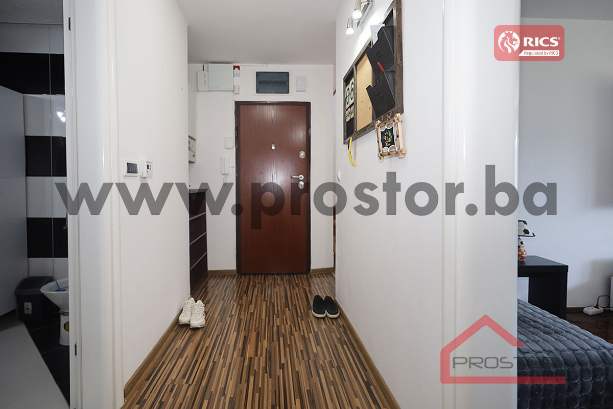 PROSTOR izdaje: Četverosoban stan, Dobrinja 15