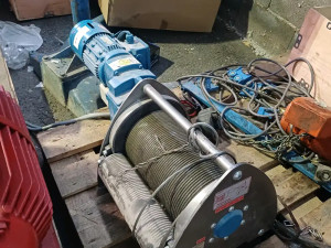 ELEKTRICNO VITLO SA SAJLOM