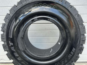 Puna guma KABAT 300-15 (315/75-15)