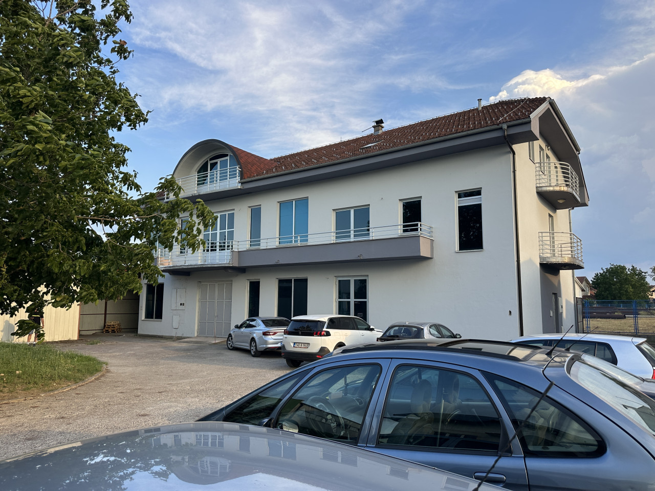 Poslovni objekat sa skladištem Laktaši - 800 m2