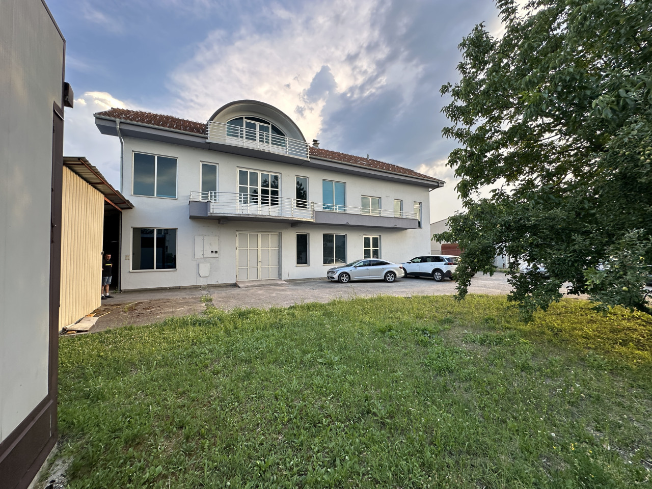 Poslovni objekat sa skladištem Laktaši - 800 m2