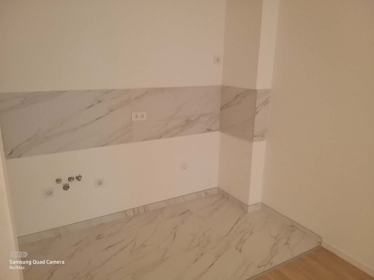 Trosoban nenamješten stan - NASELJE PARK - 70 m2 8