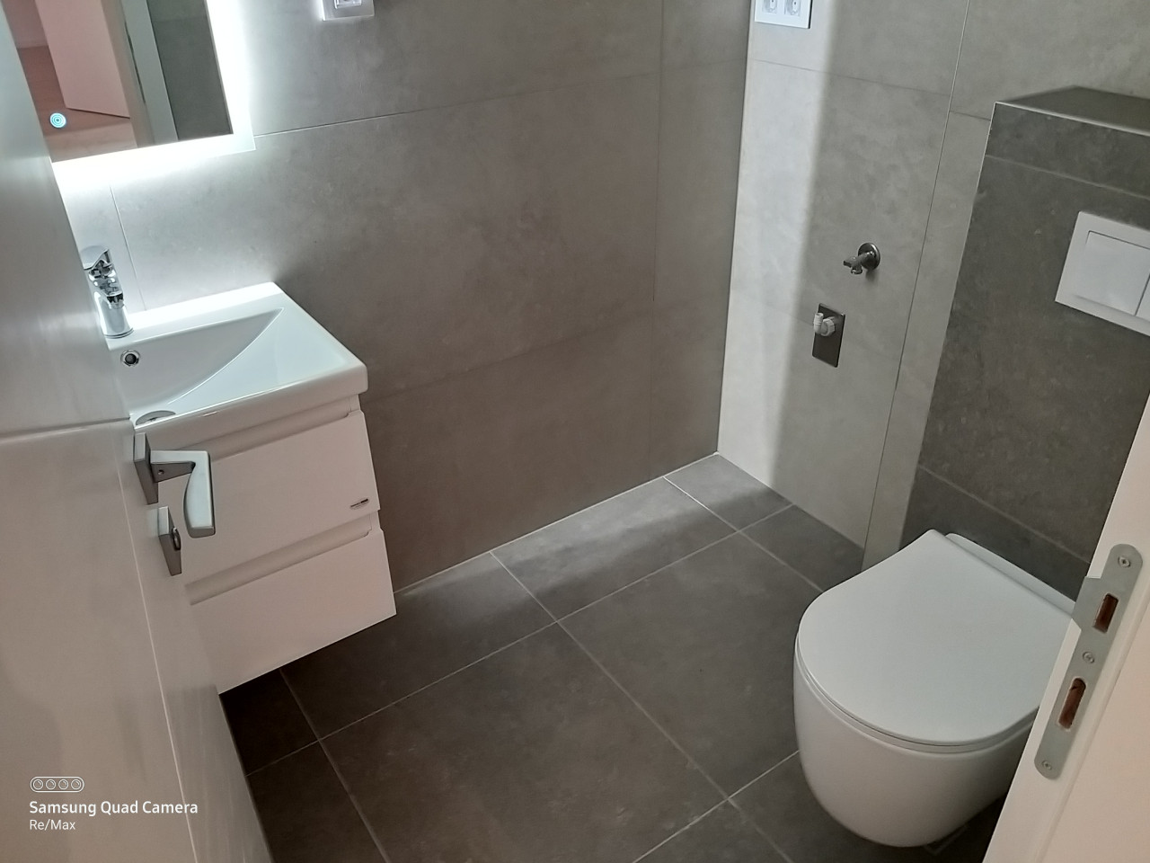 Trosoban nenamješten stan - NASELJE PARK - 70 m2 23