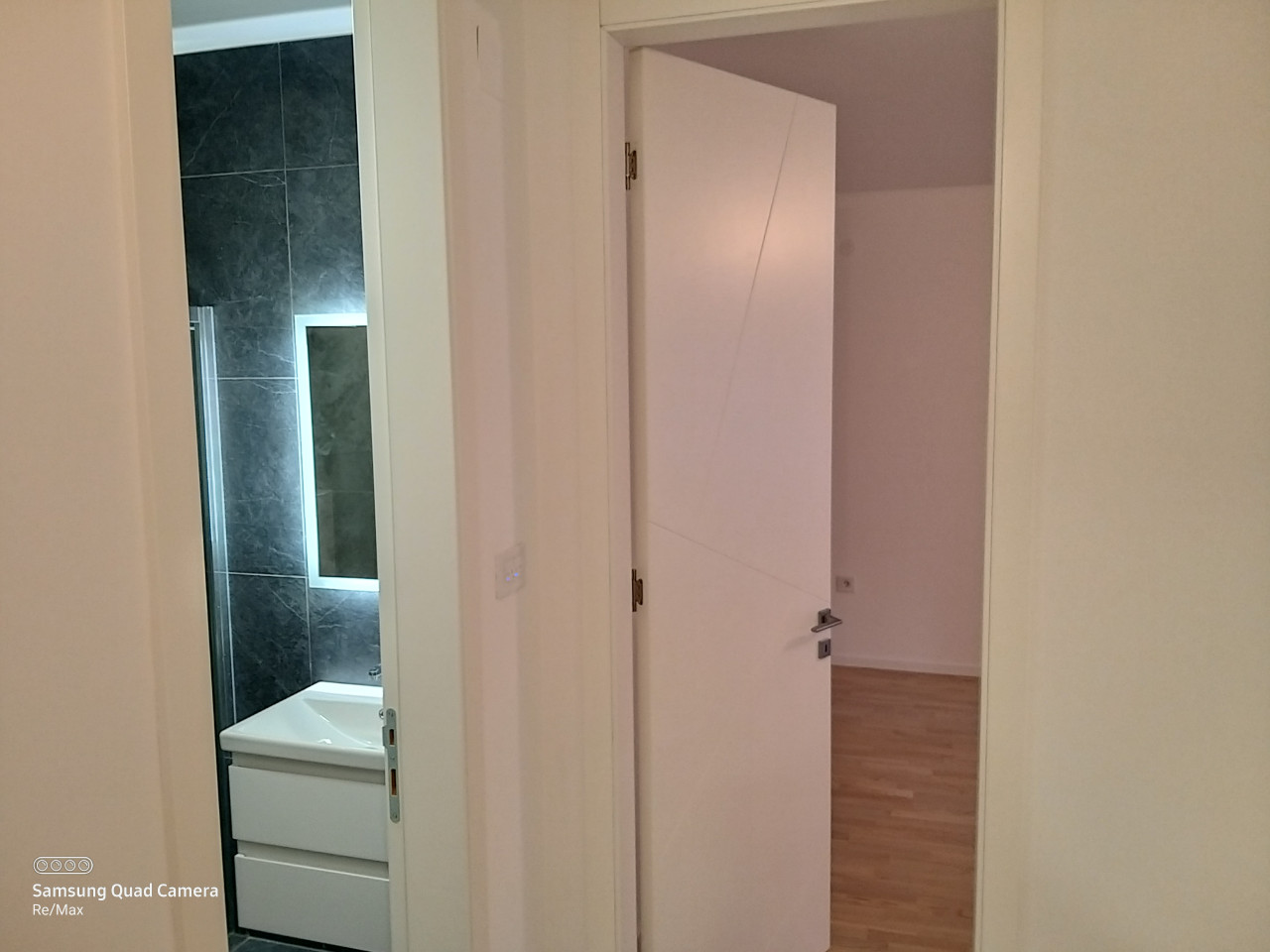 Trosoban nenamješten stan - NASELJE PARK - 70 m2 30