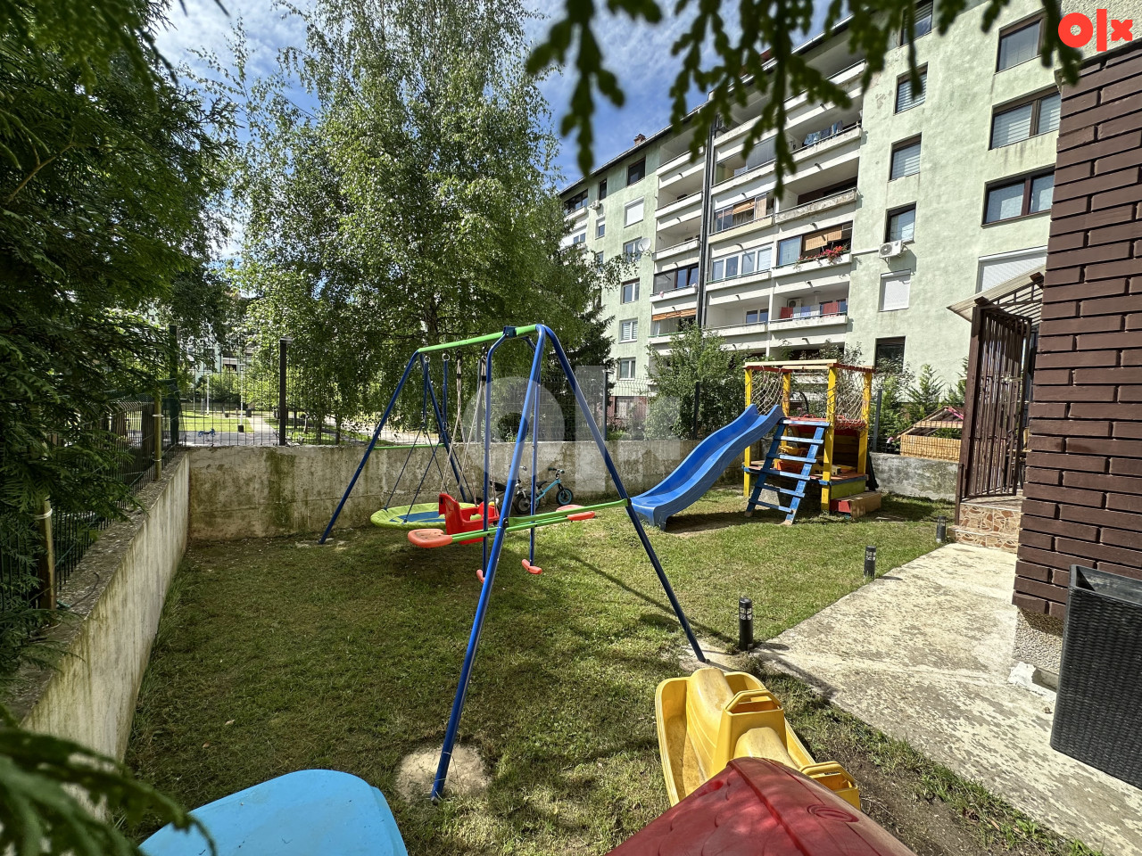 Iznajmljuje se stan sa baštom - Dobrinja - Novi Grad
