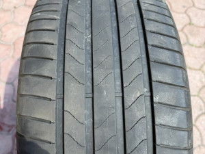 Prodajem 2 gume 255/45/18 Bridgestone 2024.g