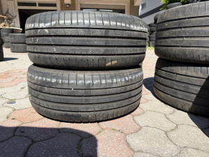 Prodajem 2 gume 245/40/19 Pirelli RSC 6mm
