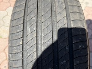 Prodajem 2 gume 245/45/18 Michelin
