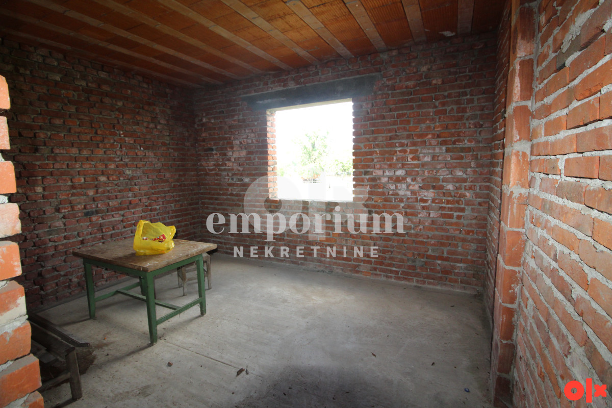 Nedovršena kuća sa placem od 2.868 m2 u Pelagićevu ID: 2744/EN 13