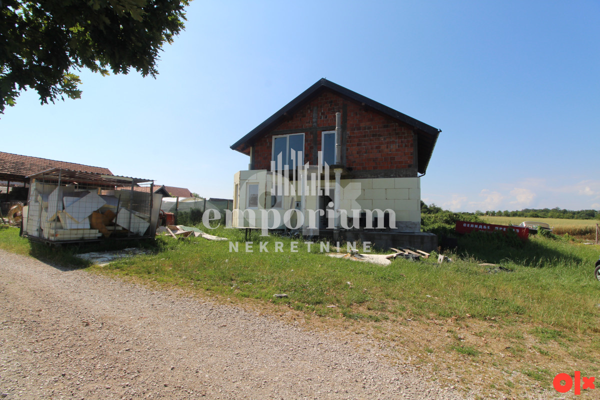 Nedovršena porodična kuća 100 m2, na placu od 480 m2 ID: 2747/EN 9